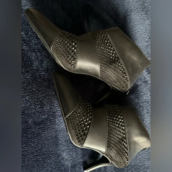 Impo black sparky booties Size 7 1/2 Never been worn🖤 - Picture 5 of 15